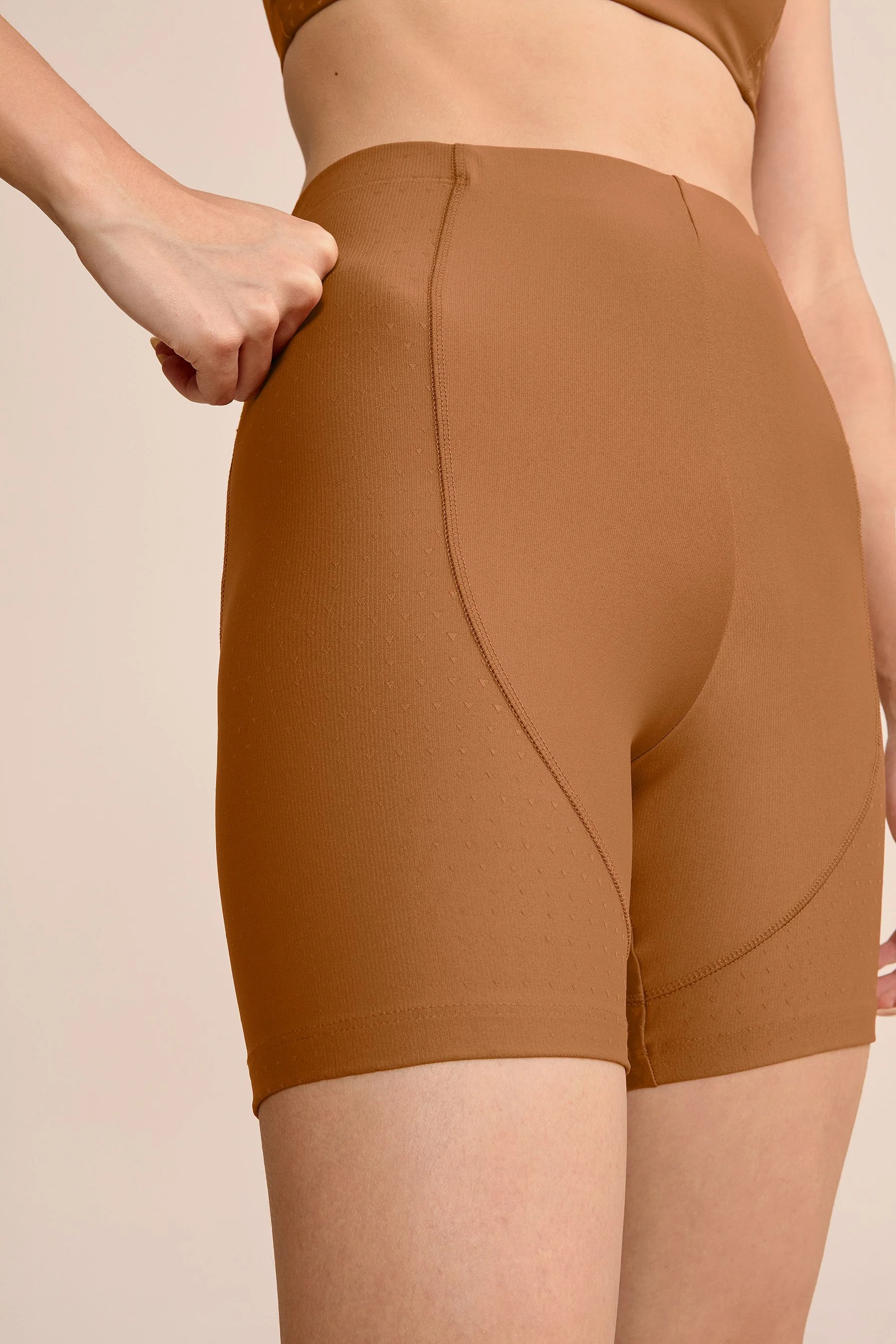 AllureĀ® Mat Adaptiv Long Shorts - Image 3