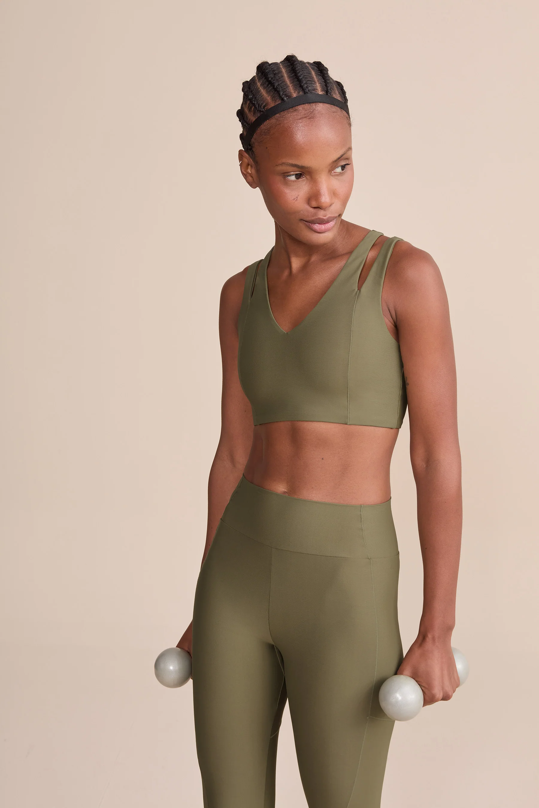 Cut Out Clash Sports Bra - Image 4