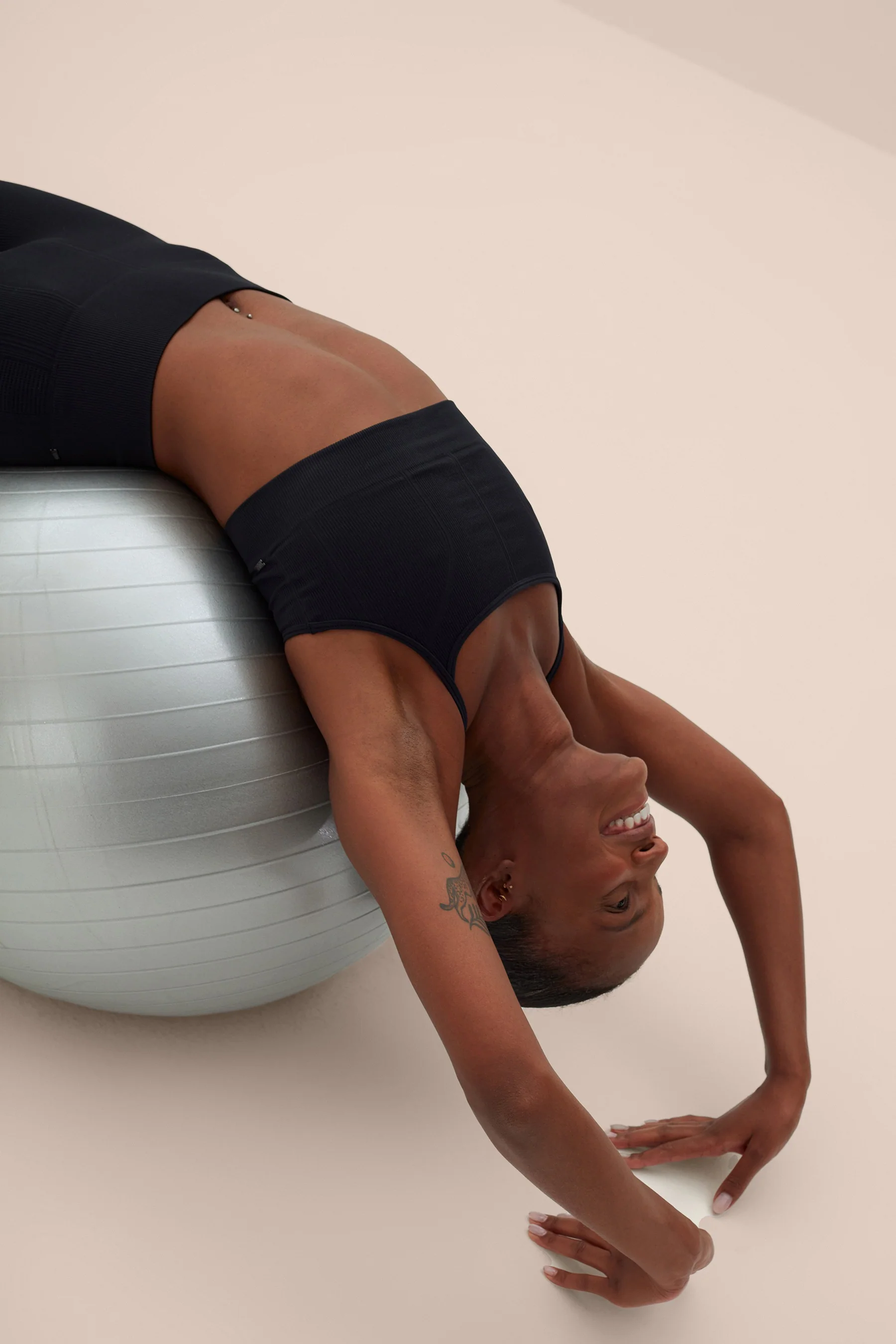 Explore Seamless Sports Bra - Image 2