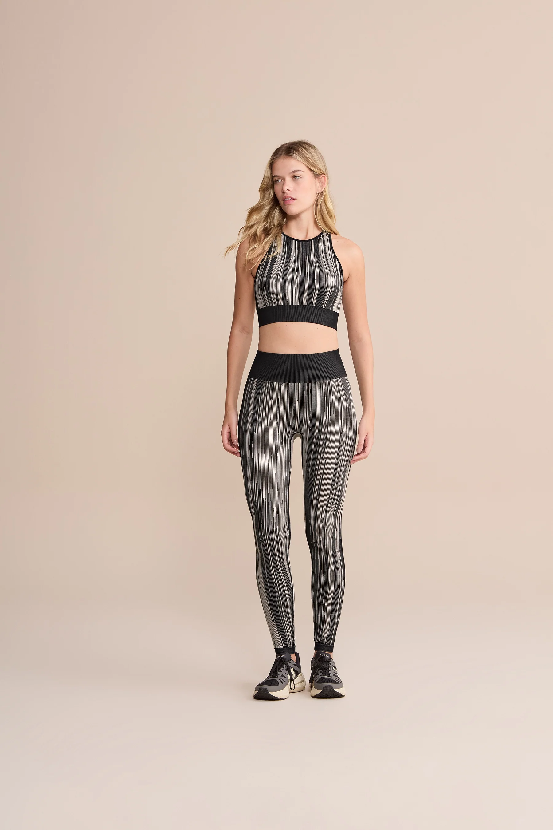 Mix LIVE! Seamless KnitĀ® Sports Bra - Image 2