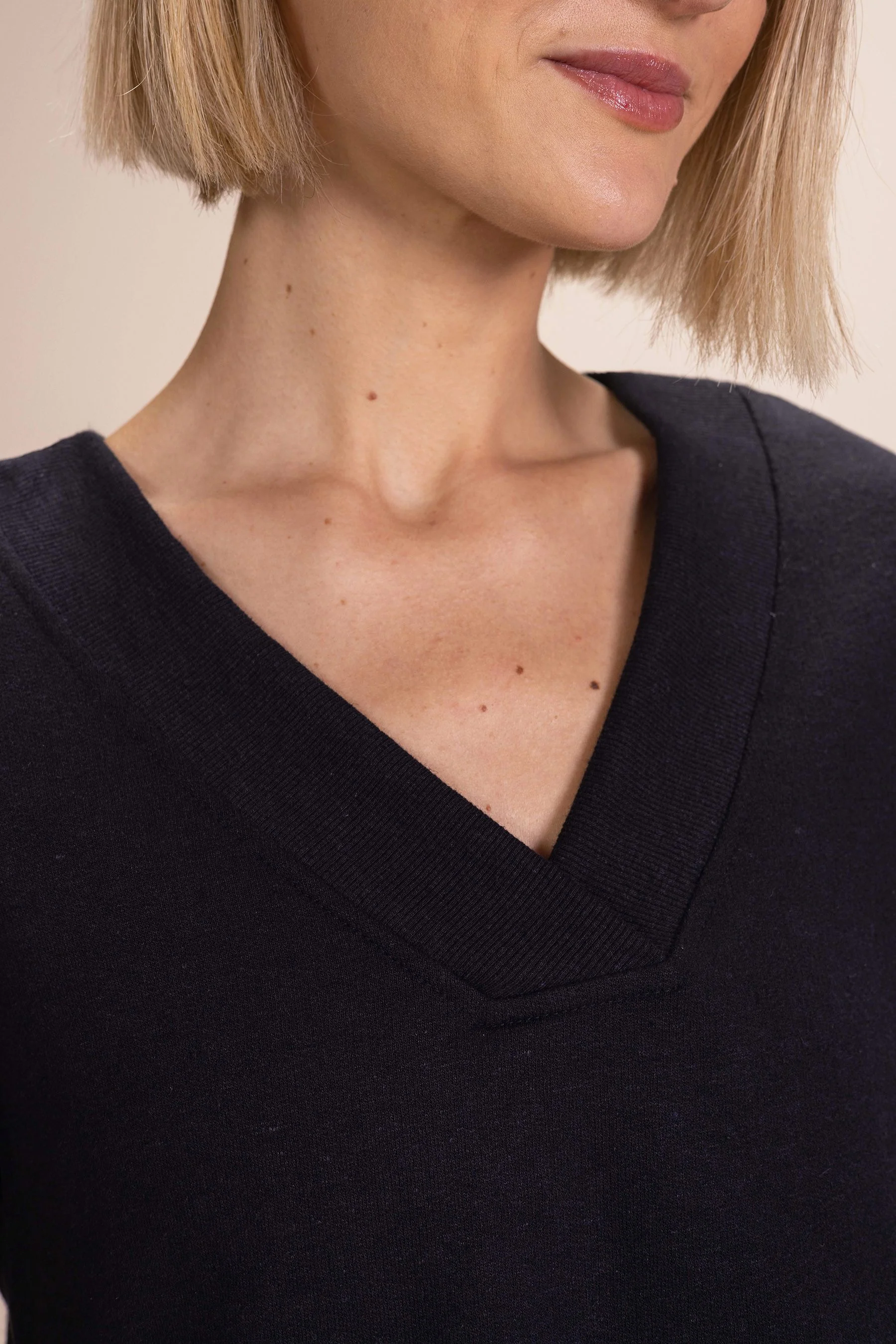 Rino Stone Cropped Sweatshirt - Image 2