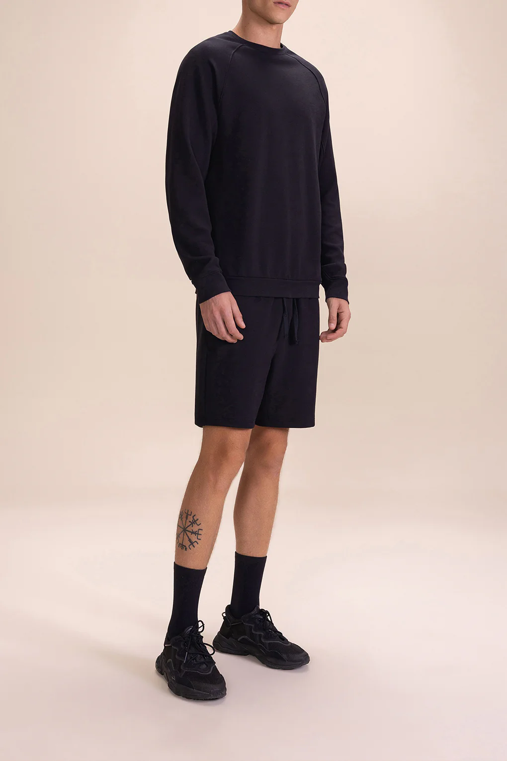 Sleek Men's Sweatshirt - Image 11