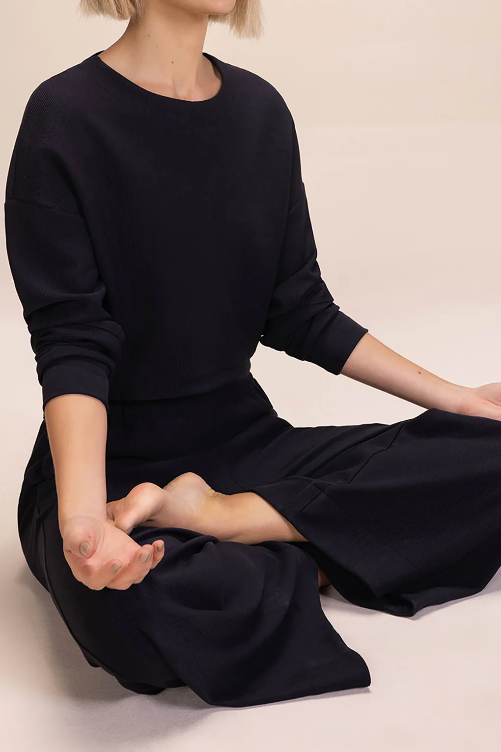 Sleek Sweatshirt - Image 2