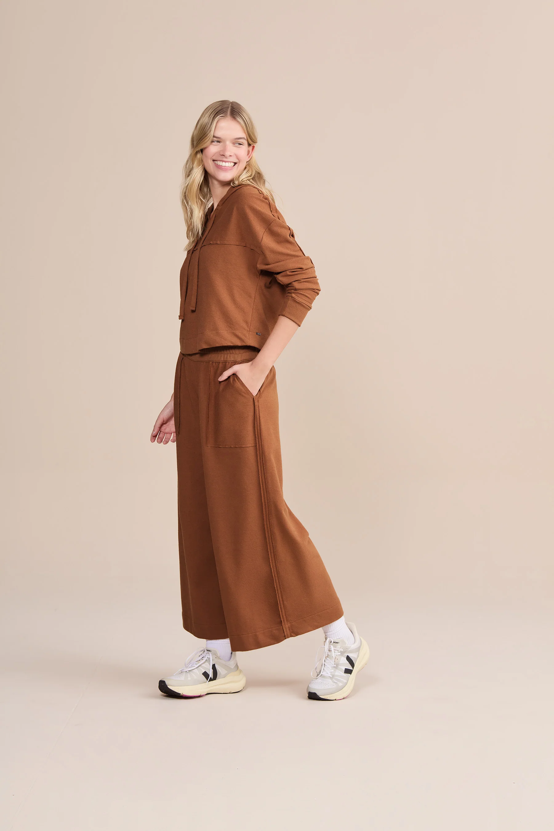 Soft Pure Wide-leg Cropped Pants