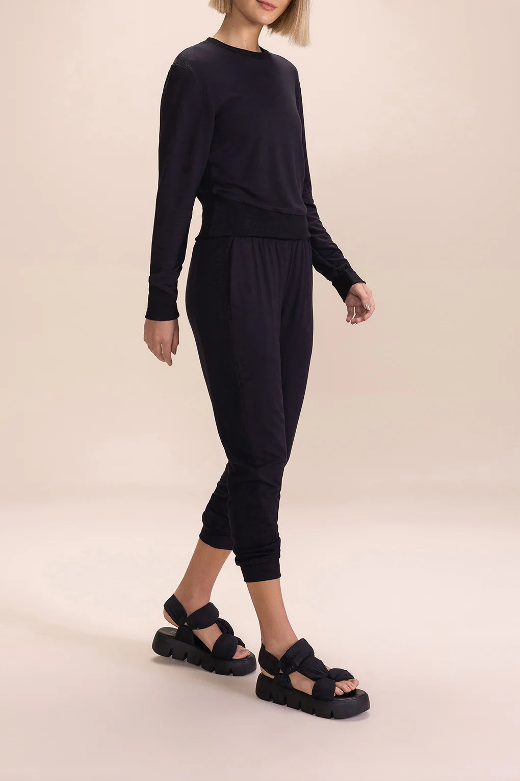Urban Daily Cropped Sweatshirt - Image 3