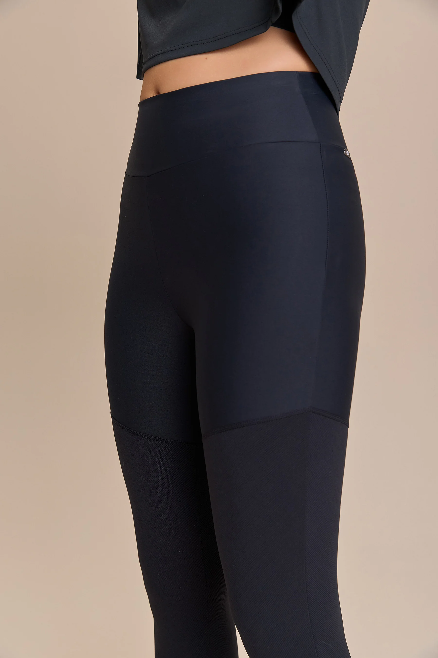 V Neopren Fit Line Leggings - Image 2